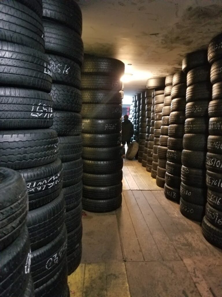 Tienda de neumáticos usados 4 x 4 Tire Shop Corp. cerca de mi