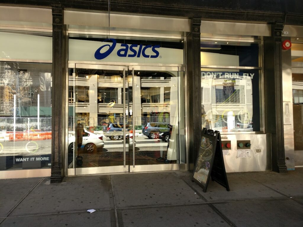 Tienda de deportes ASICS cerca de mi