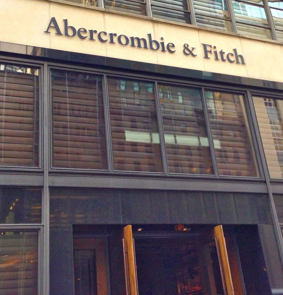 Tienda de ropa infantil Abercrombie Kids cerca de mi