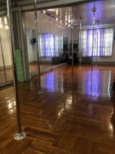 Academia de baile Brooklyn's Finest Pole Dancing Studio cerca de mi