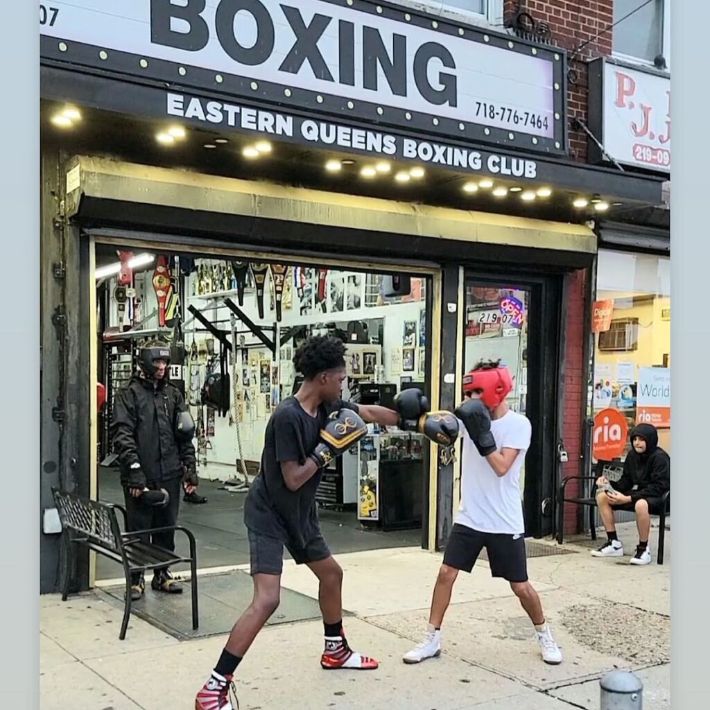 Escuela de boxeo Eastern Queens Boxing Club cerca de mi