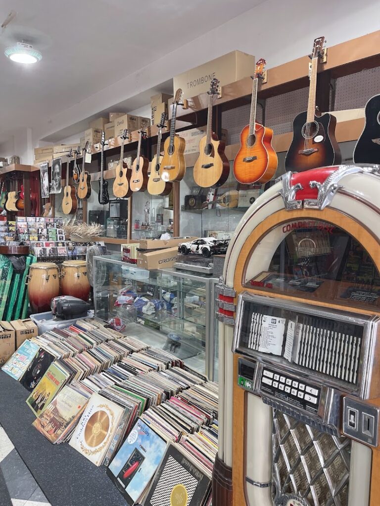 Tienda de instrumentos musicales Johnny Albino Music Center cerca de mi