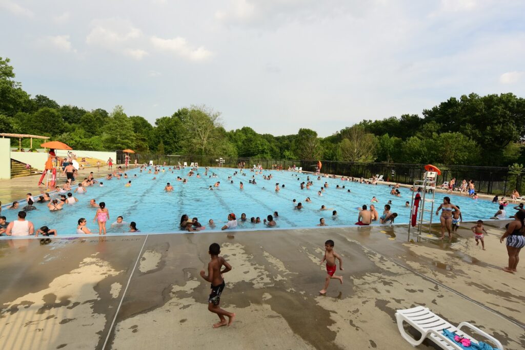 Piscina pública Los Horarois cerca de mi