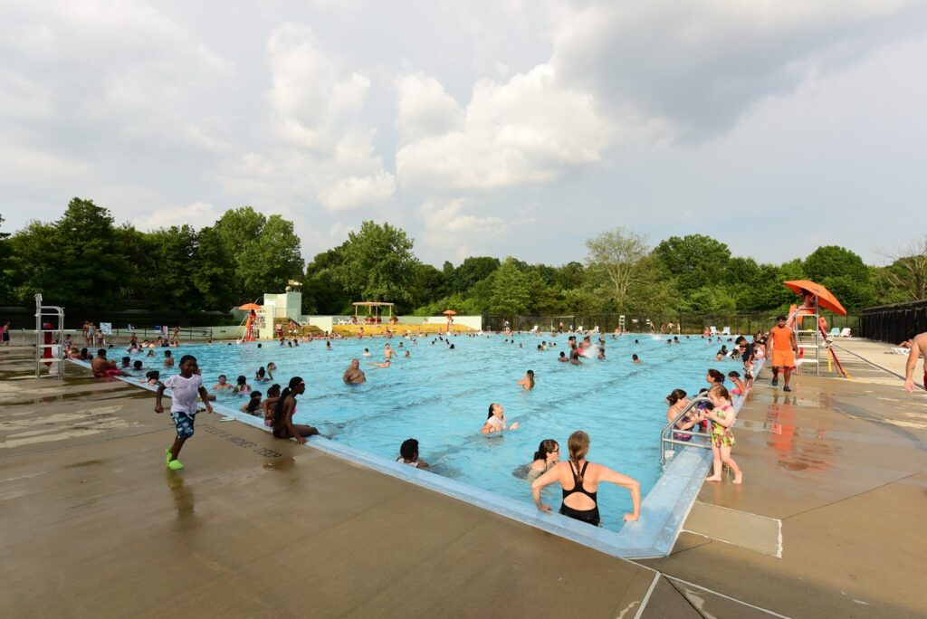 Piscina pública Los Horarois cerca de mi