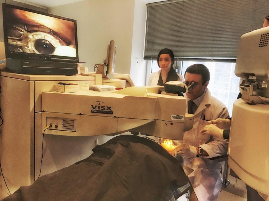 Cirujano especialista en LASIK Moadel Eye Specialists of New York cerca de mi