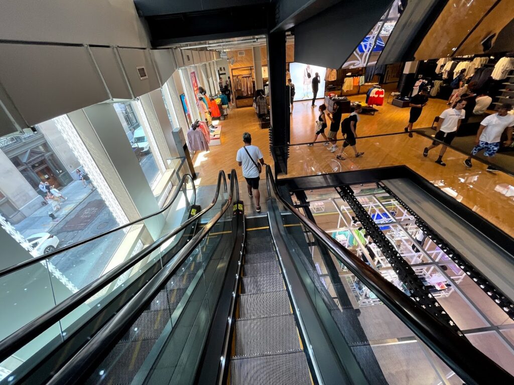 Tienda de ropa de deportes Nike Soho cerca de mi