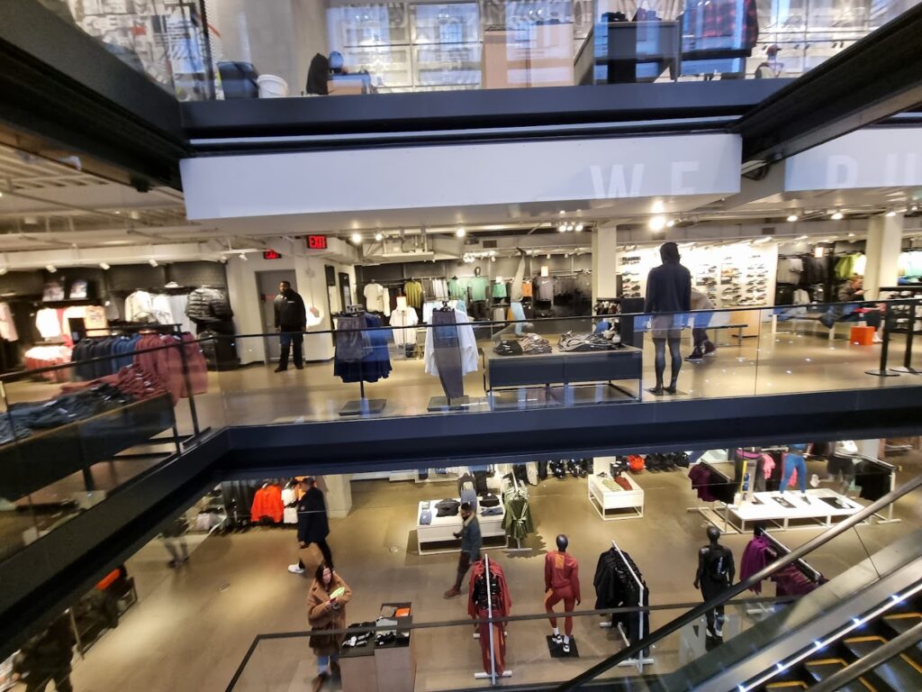 Tienda de ropa de deportes Nike Soho cerca de mi