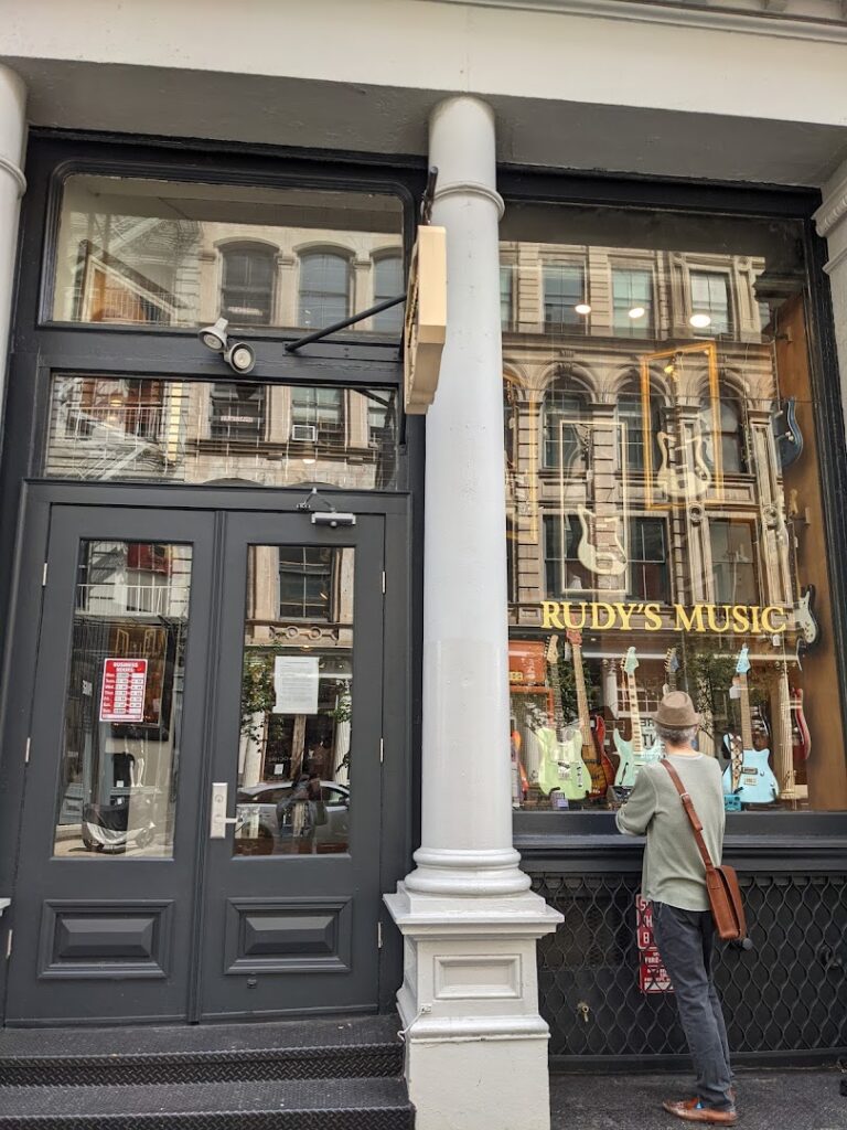 Tienda de guitarras Rudy's Music Soho cerca de mi