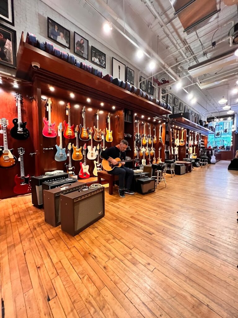 Tienda de guitarras Rudy's Music Soho cerca de mi