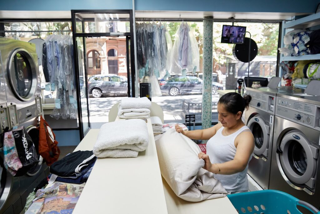 Lavandería de autoservicio Sally's Laundromat cerca de mi