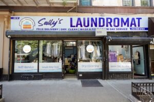 Lavandería de autoservicio Sally's Laundromat cerca de mi