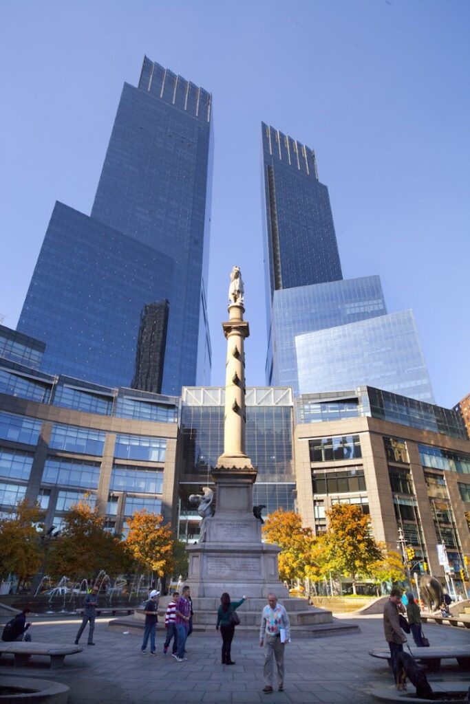 Centro comercial The Shops at Columbus Circle cerca de mi