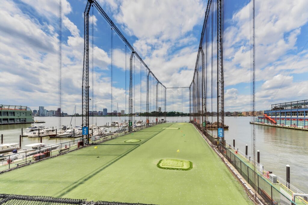 Golf driving range Chelsea Piers Golf Club near me