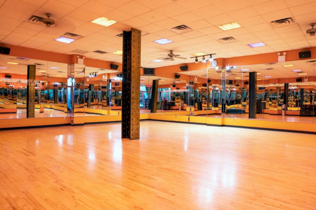 Gym Crunch Fitness - 54th Street near me