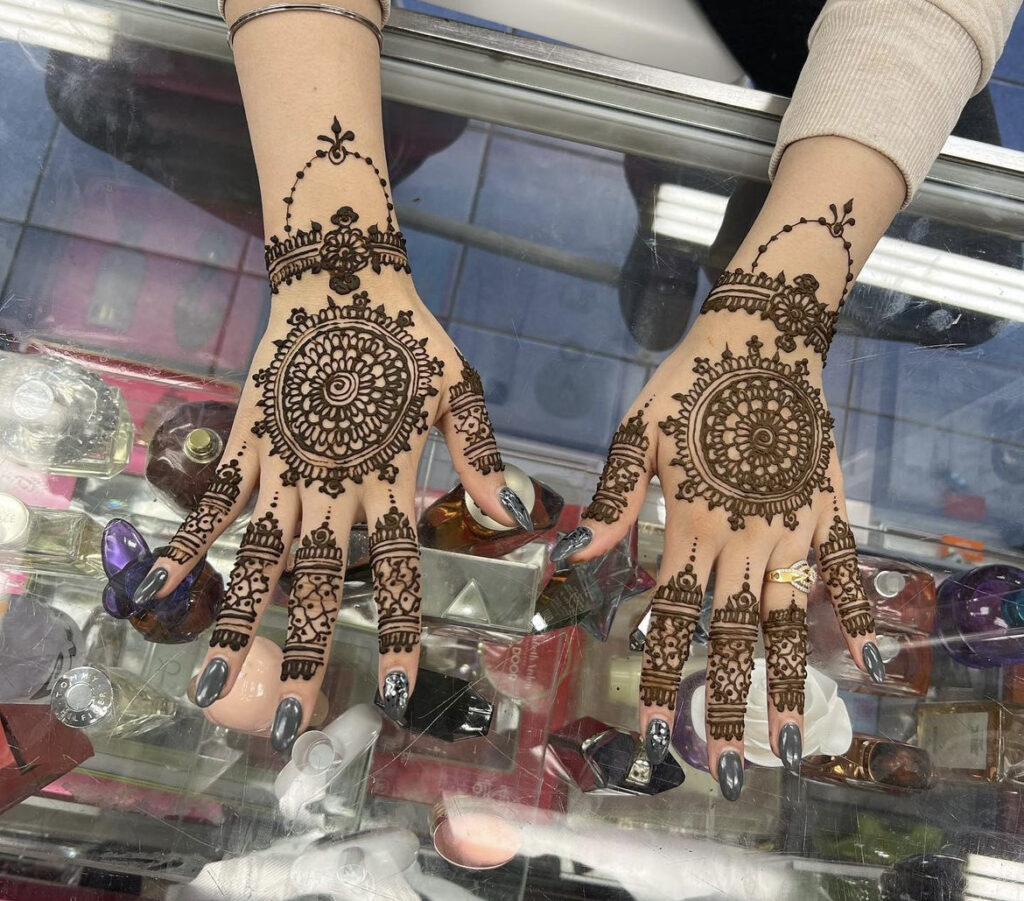 Artist Henna By Kareena near me