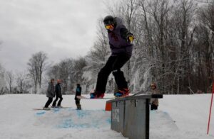 Snowboard rental service NYC Snow Bus - Ski & Snowboard Trips near me