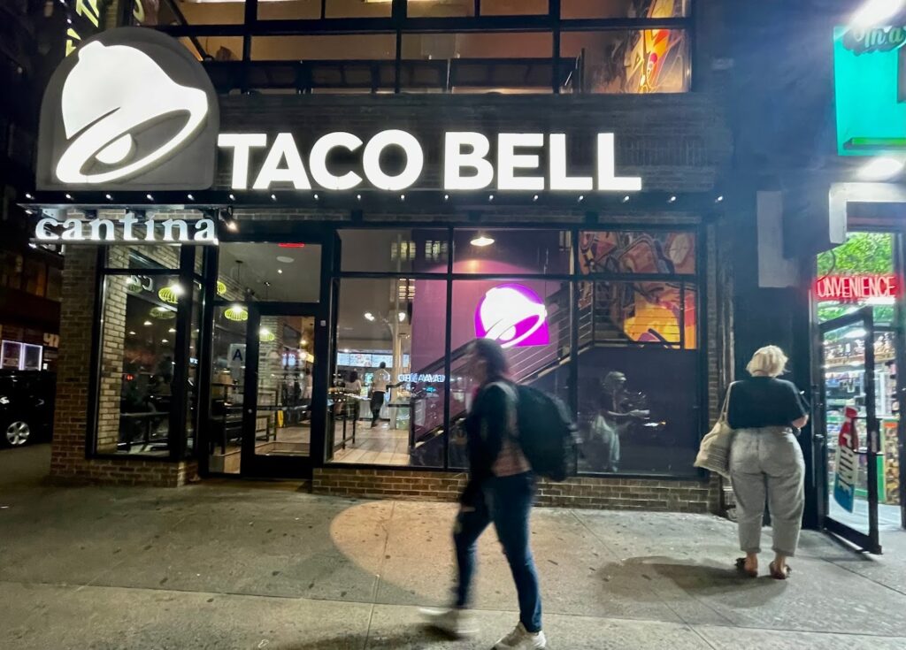 Fast food restaurant Taco Bell Cantina near me