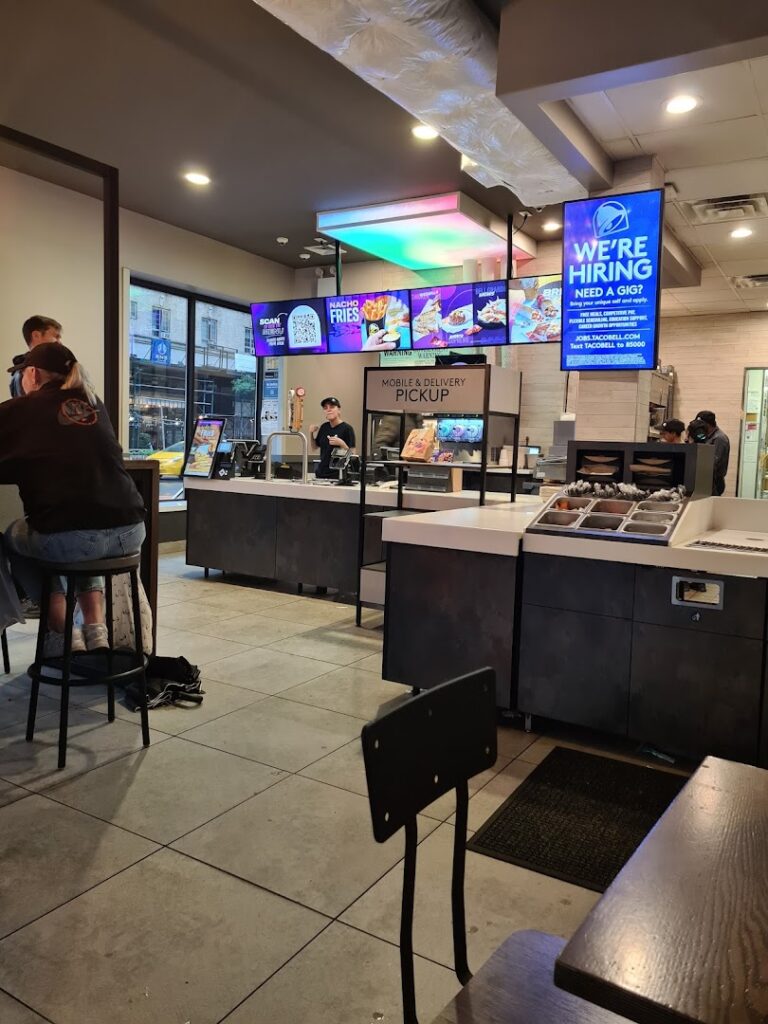 Fast food restaurant Taco Bell Cantina near me