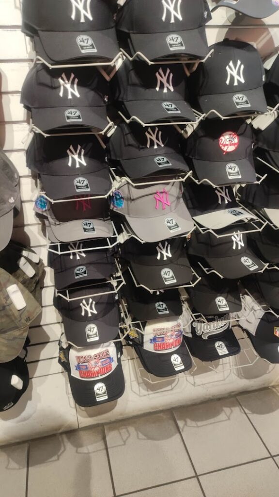 Sporting goods store Yankees Clubhouse near me